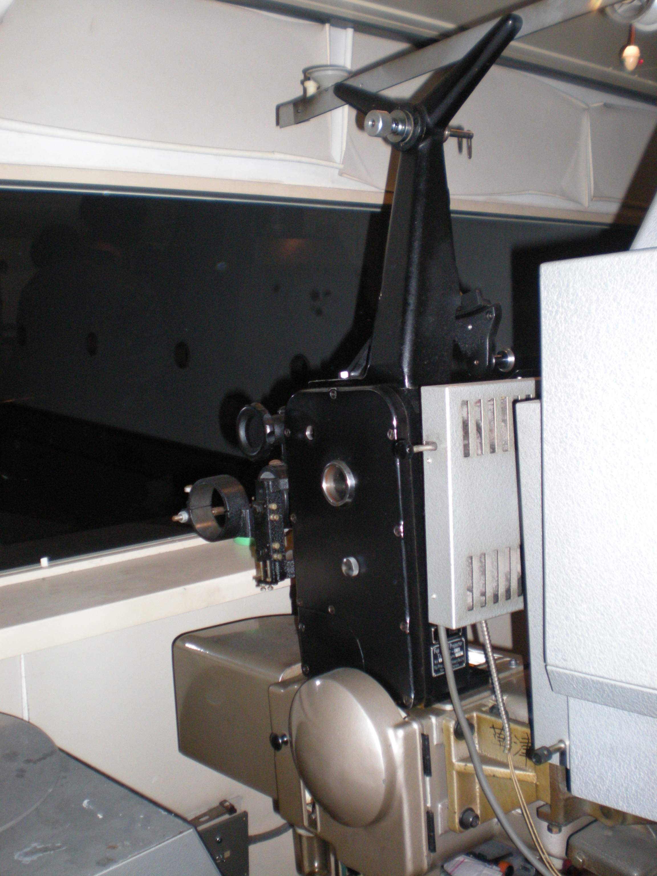 35mm映写機保守点検 映像機器システム社